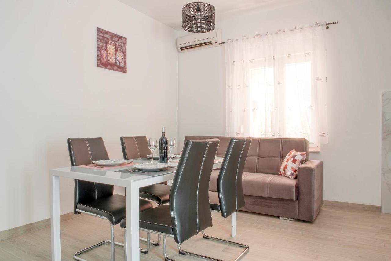 Apartmani Vudrag โตรกีร์ ภายนอก รูปภาพ