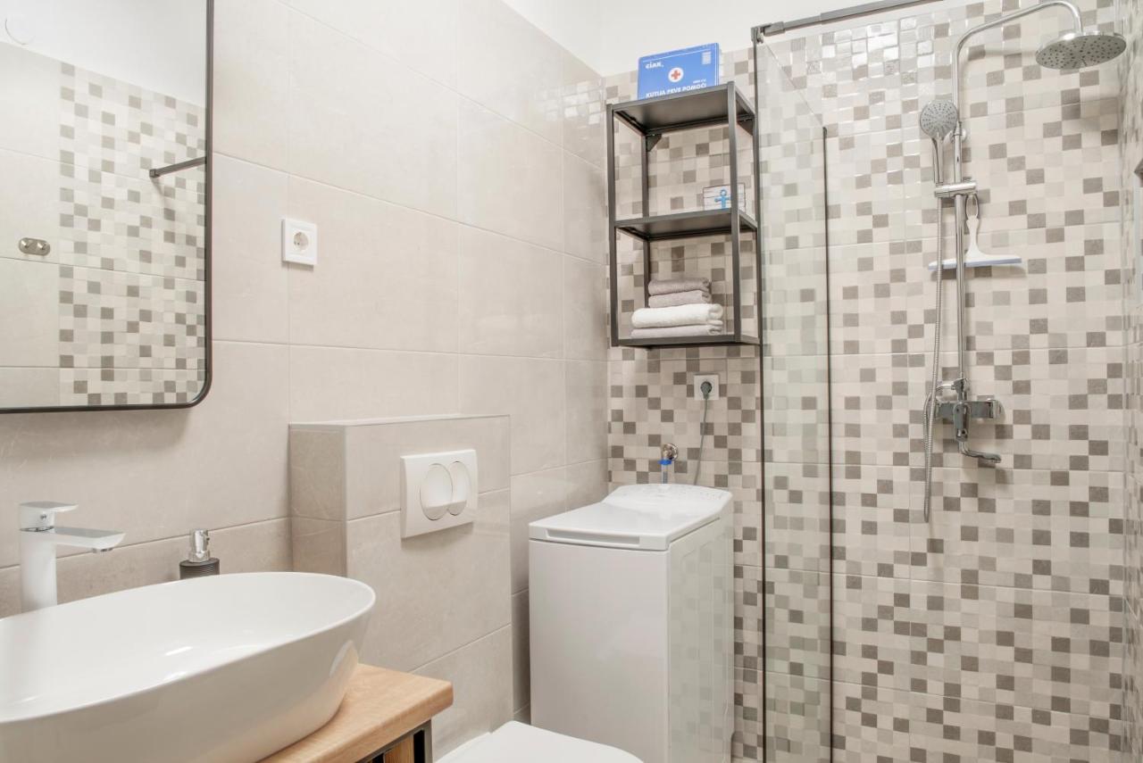 Apartmani Vudrag โตรกีร์ ภายนอก รูปภาพ