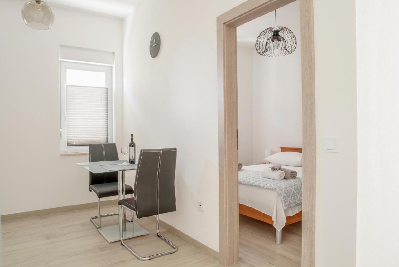 Apartmani Vudrag โตรกีร์ ภายนอก รูปภาพ
